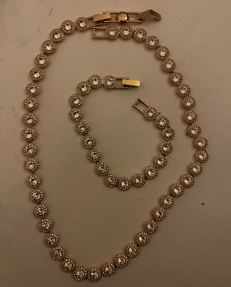 svar Swarovski Armband und Halskette