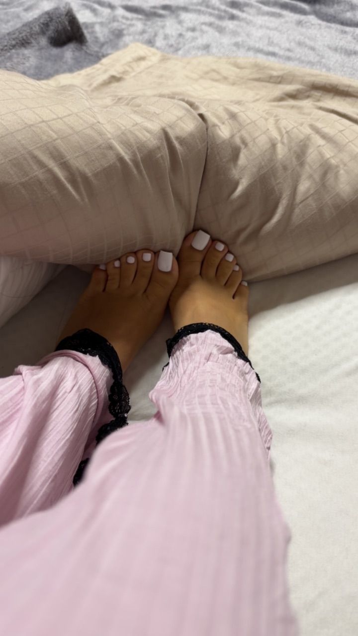 Gepflegte Füße mit schönen weißen Fußnägeln  Size XS