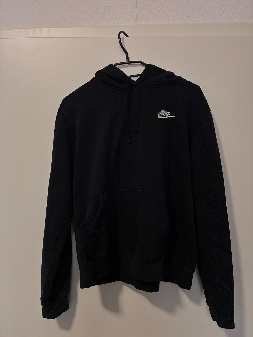 Schwarzer Nike Hoodie