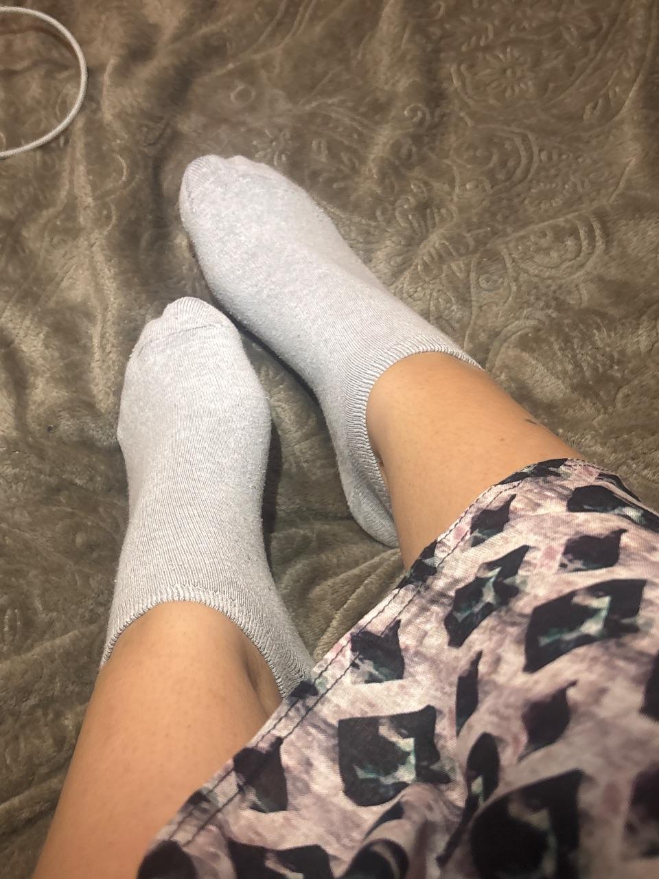 Weiße graue Socken 🧦 (getragen ) nur für meine deddy 😘