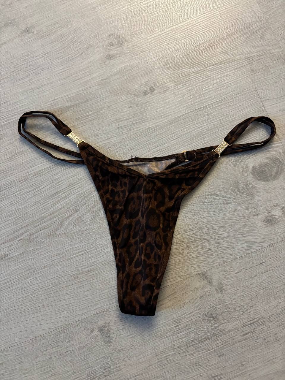 Leo Tanga / TG: juliacarnea 