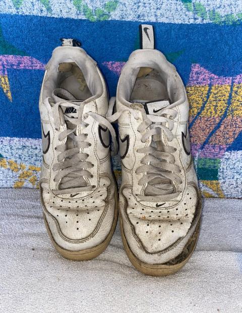Nike Stark getragene riechende Schuhe Size 42