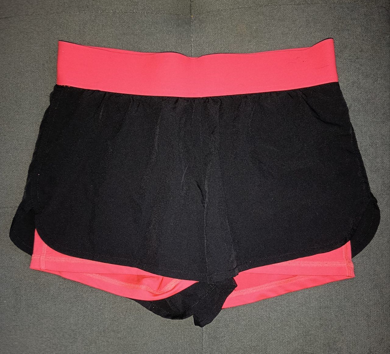 Ohne Marke Verkaufe sportliche 2-in-1 Damen-Laufshorts in Schwarz/Pink Size S