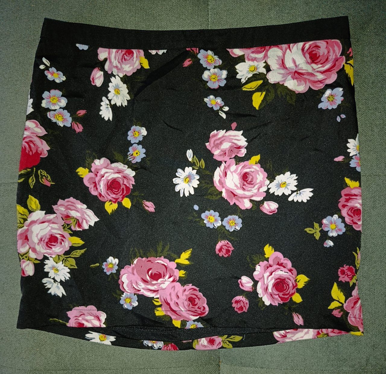 Only Schöner Blumen-Minirock / Bodycon-Rock in Schwarz Size S