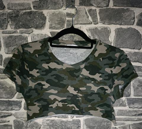 FB Sister Cooles Camouflage Crop Top für deinen Streetwear-Look! Size S