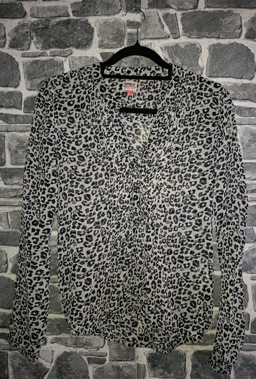 Only ONLY Bluse mit Leoparden- & Herzmuster Size S