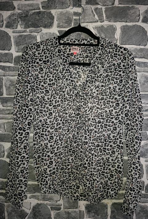 Only ONLY Bluse mit Leoparden- & Herzmuster Size S