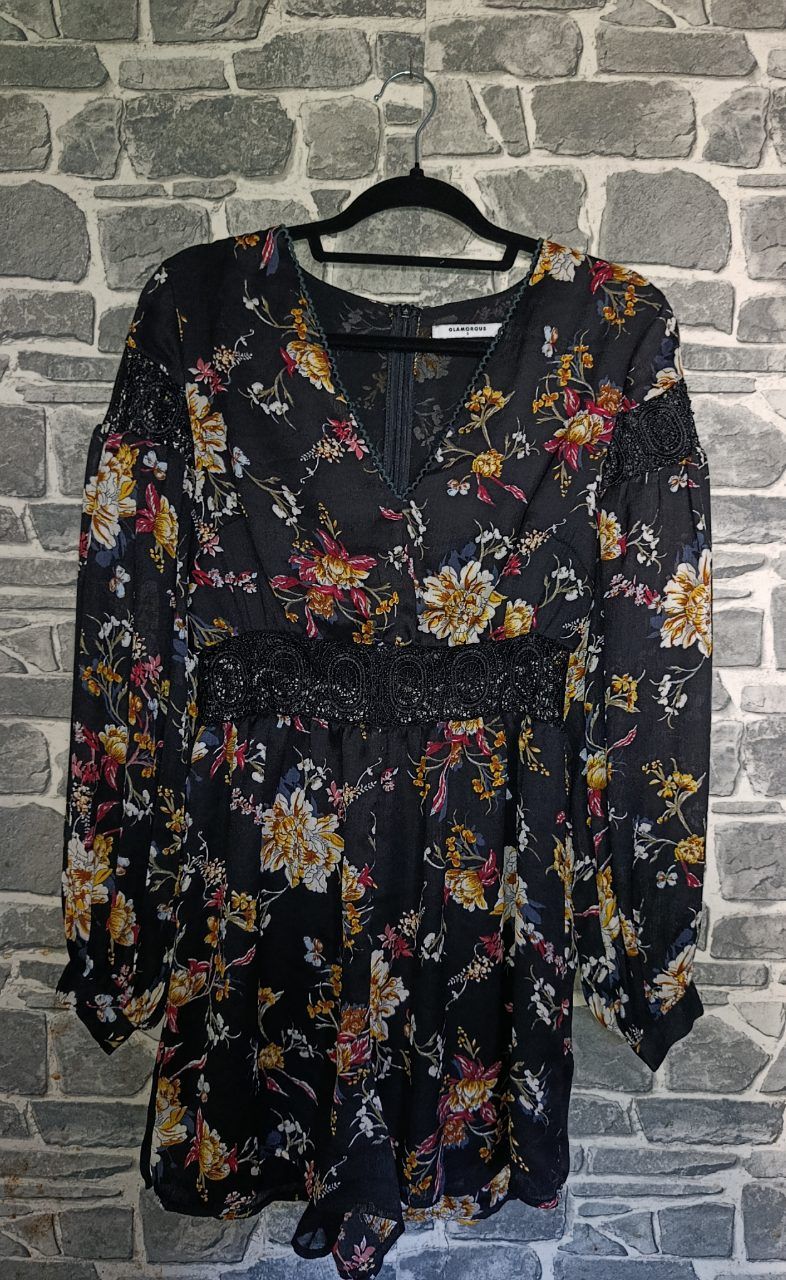 Glamorous Wunderschöner Blumenjumpsuit mit Spitzendetails Size S