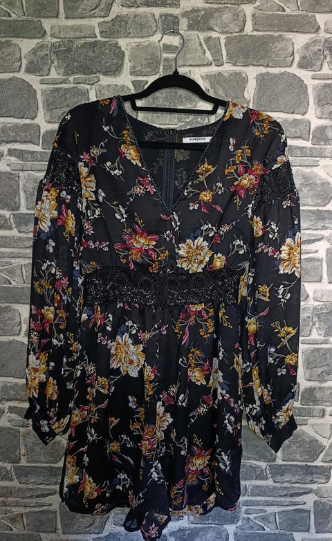Glamorous Wunderschöner Blumenjumpsuit mit Spitzendetails Size S