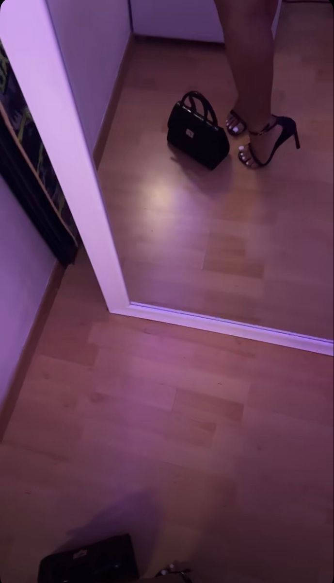 Verkaufe getragene Unterwäsche, Socken oder sexy Fußbilder Size 39