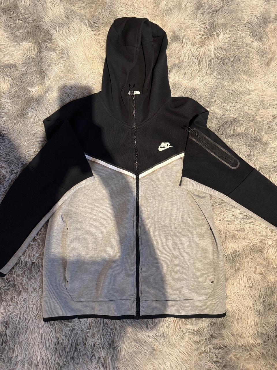 Nike Tech Jacke