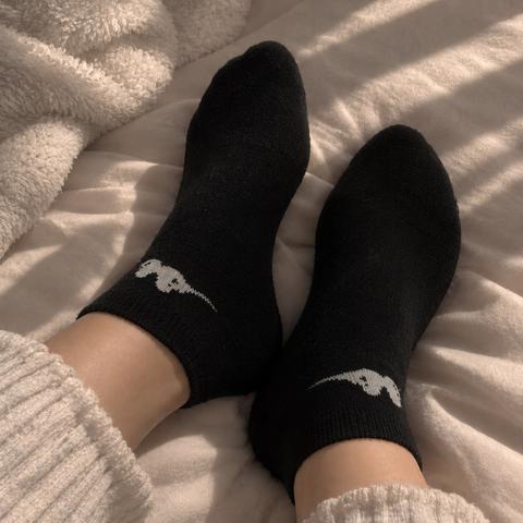 Ohne Marke getragene Socken