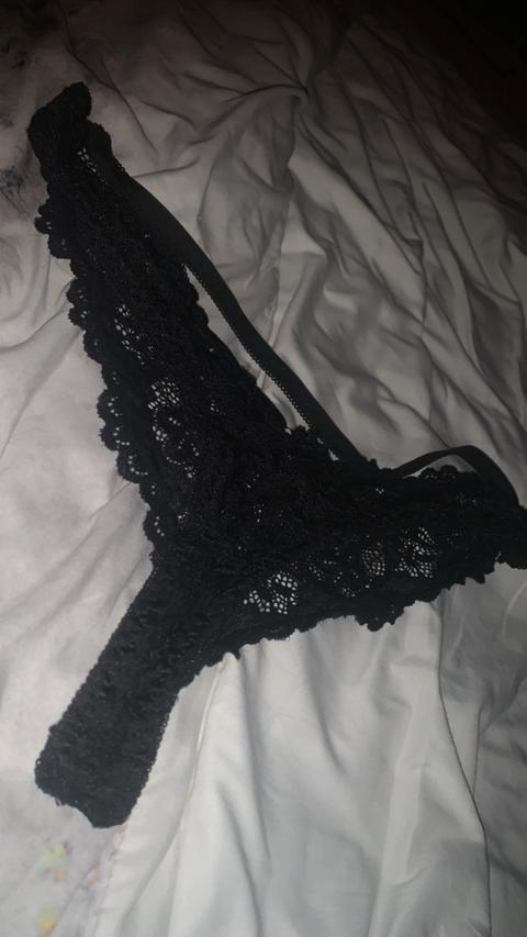 Ohne Marke getragener Tanga Size L