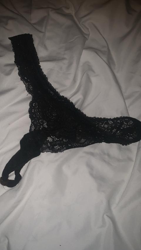 Ohne Marke getragener Tanga Size M