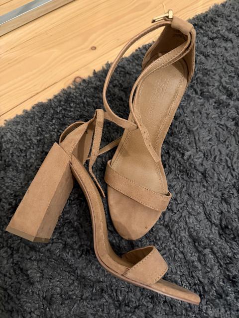 Assos Absatz Schuhe Size 37