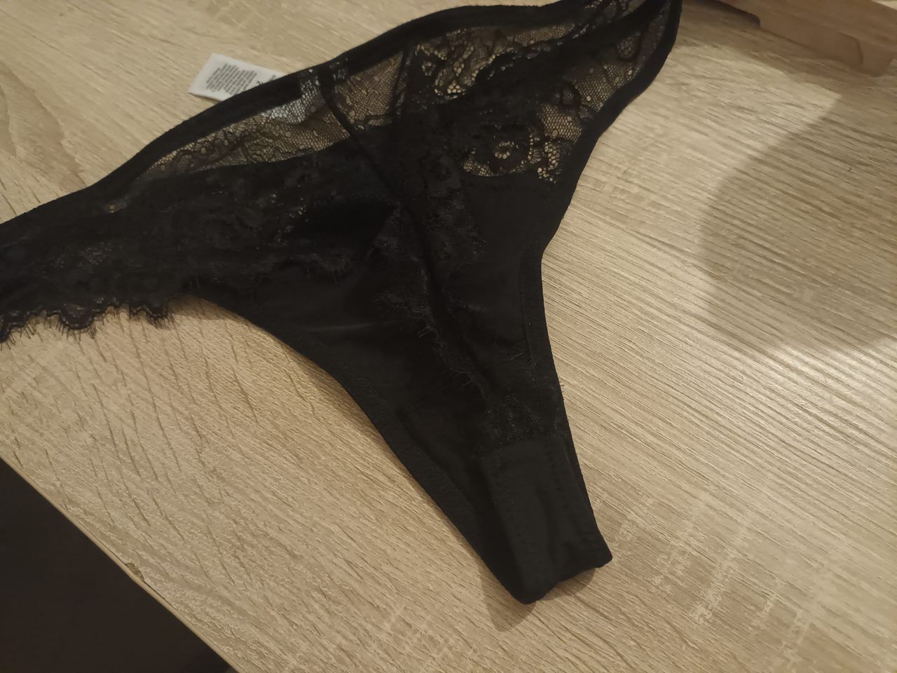 Schwarzer Leo string  Size M
