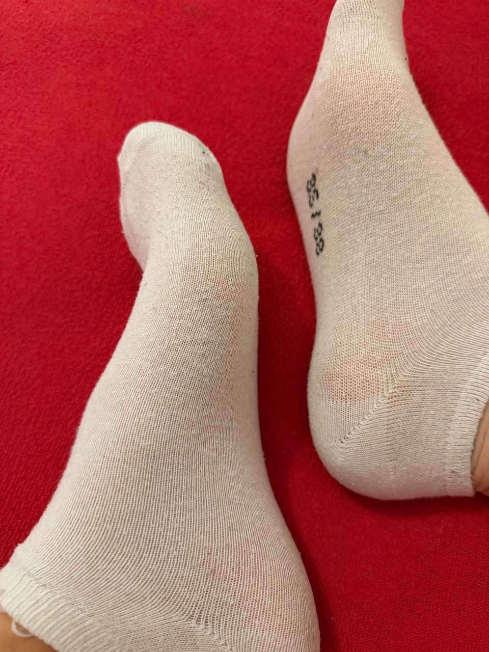 Verkaufe fußbilder und getragene Socken 