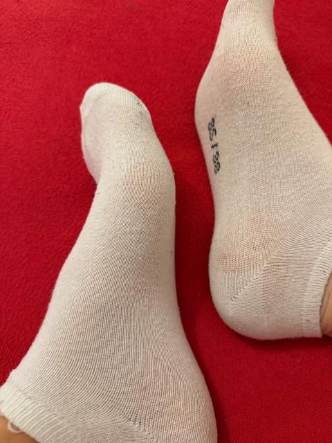 Verkaufe fußbilder und getragene Socken