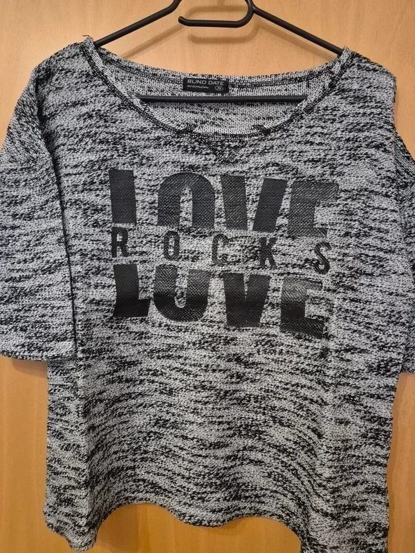 Blind Date Shirt / Sweatshirt mit dickerem Stoff mit kurzen Ärmeln und Aufdruck Size S