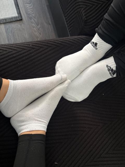 Adidas Weiße getragene Socken Size M