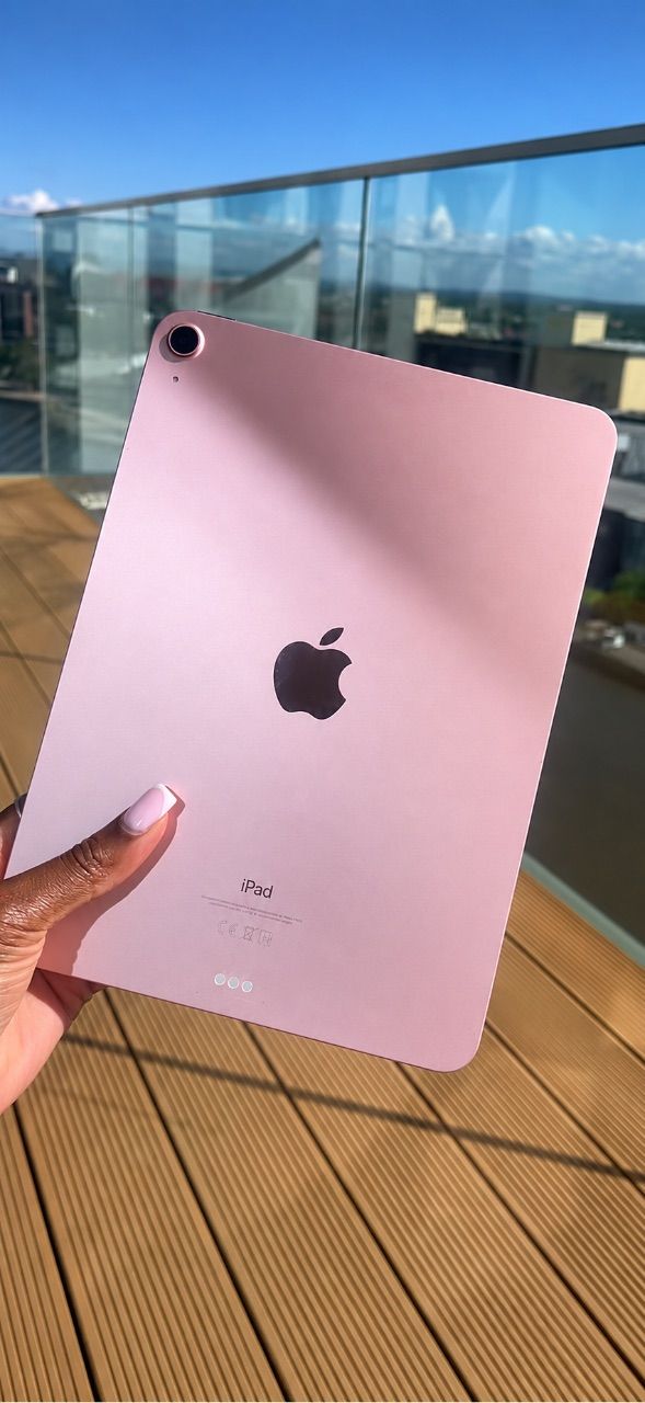 Apple Apple iPad Air 5 (2022) 256 GB  Rosé mit OVP