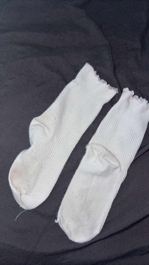 Weis getragene Socken