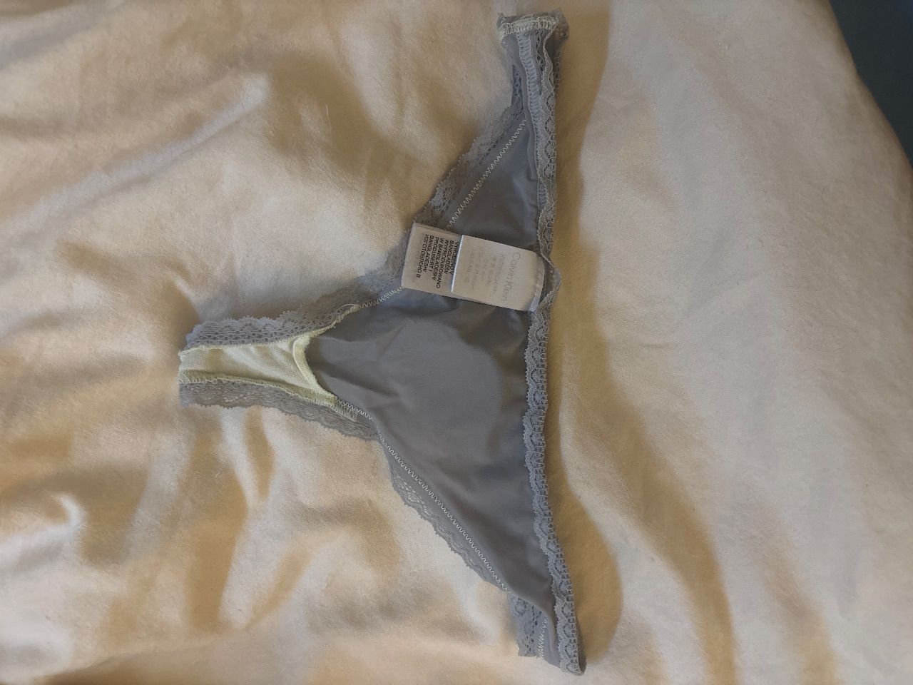 Calvin Klein  Getragene Unterhose (war mal gelb ) Size XS