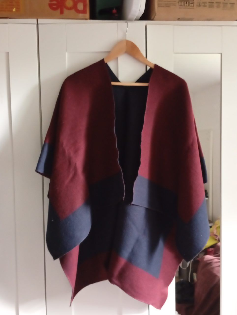 Zweifarbiger Poncho