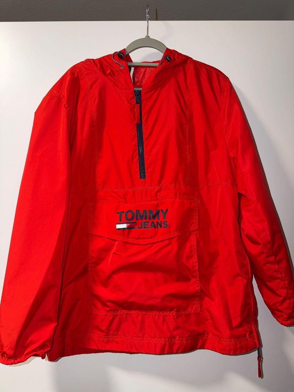 Tommy Jeans Tommy Jeans Windbreaker in rot Size M