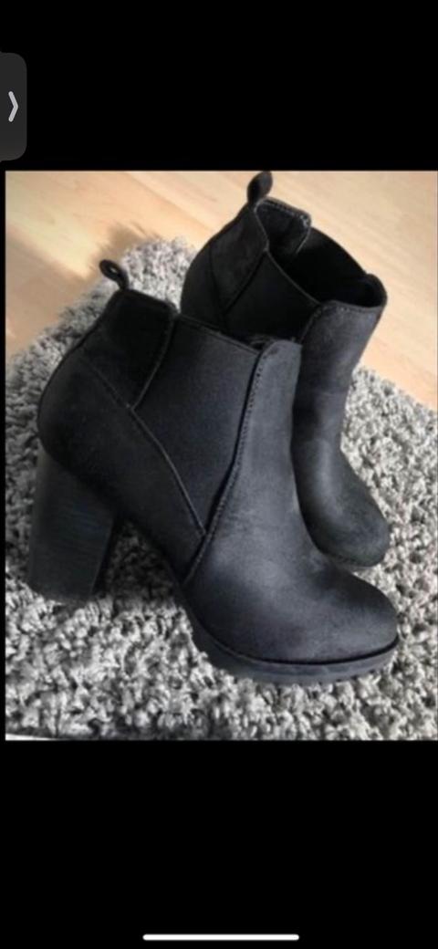 Schwarze Stiefeletten mit Blockabsatz Size 39