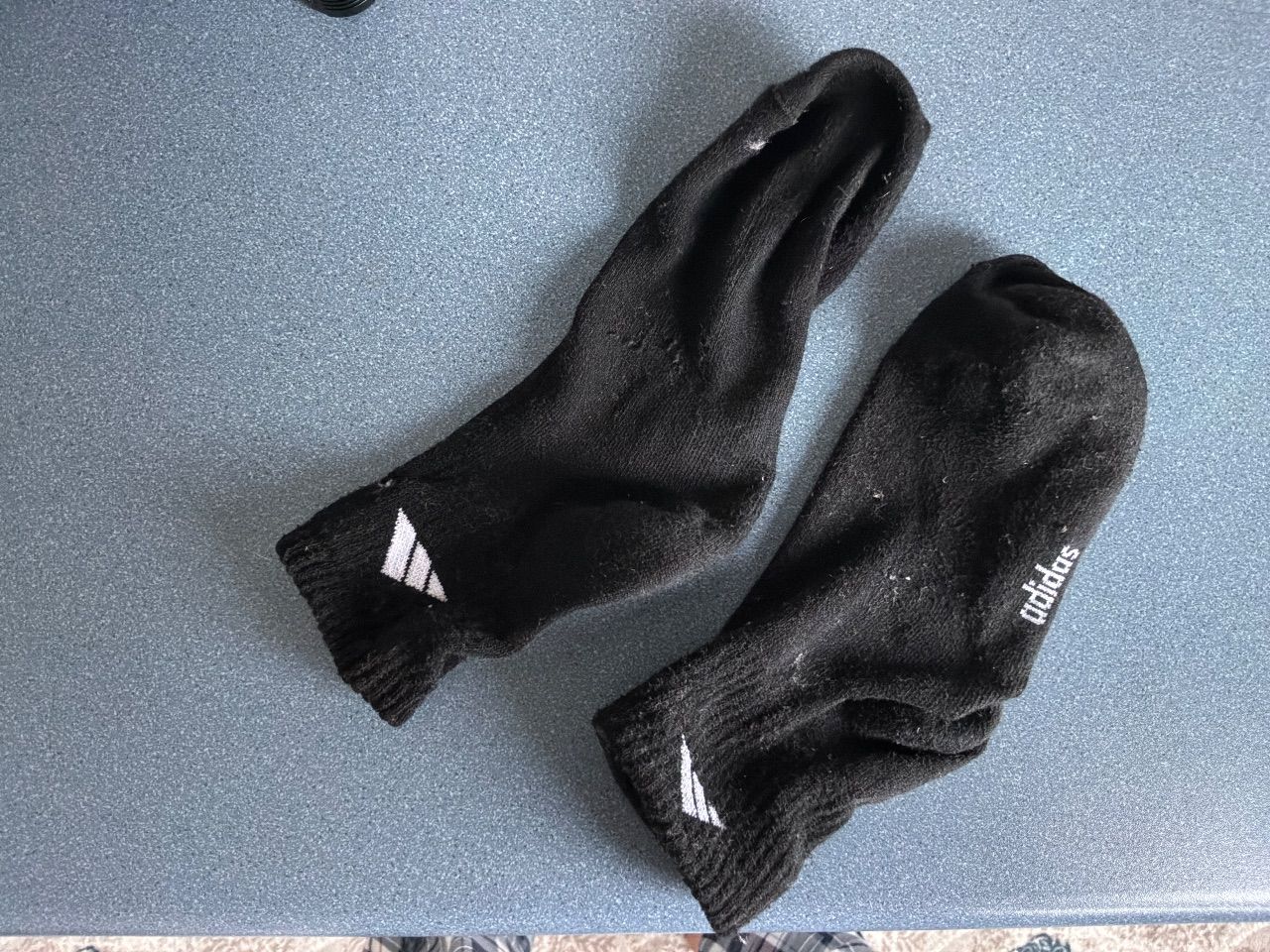 Adidas Getragene schwarze damen sneaker socken  Size 37
