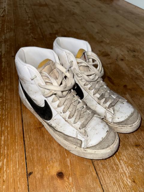 Nike Durchgelaufene, getragene Sneaker Size 40