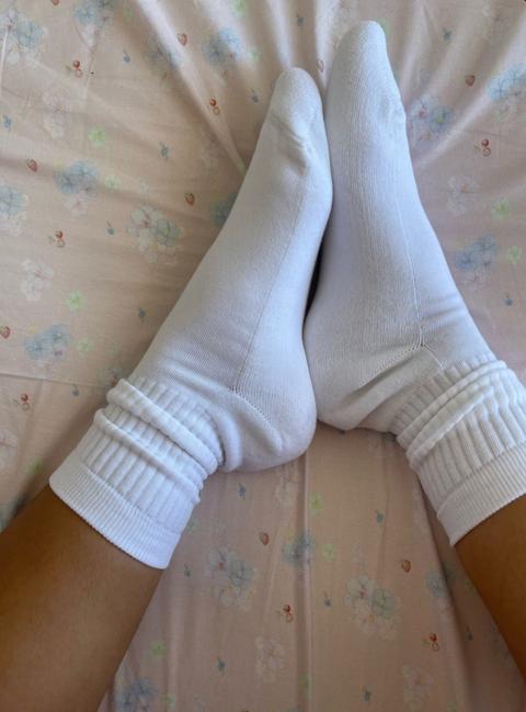 No brand New socks for you☺️ Size S