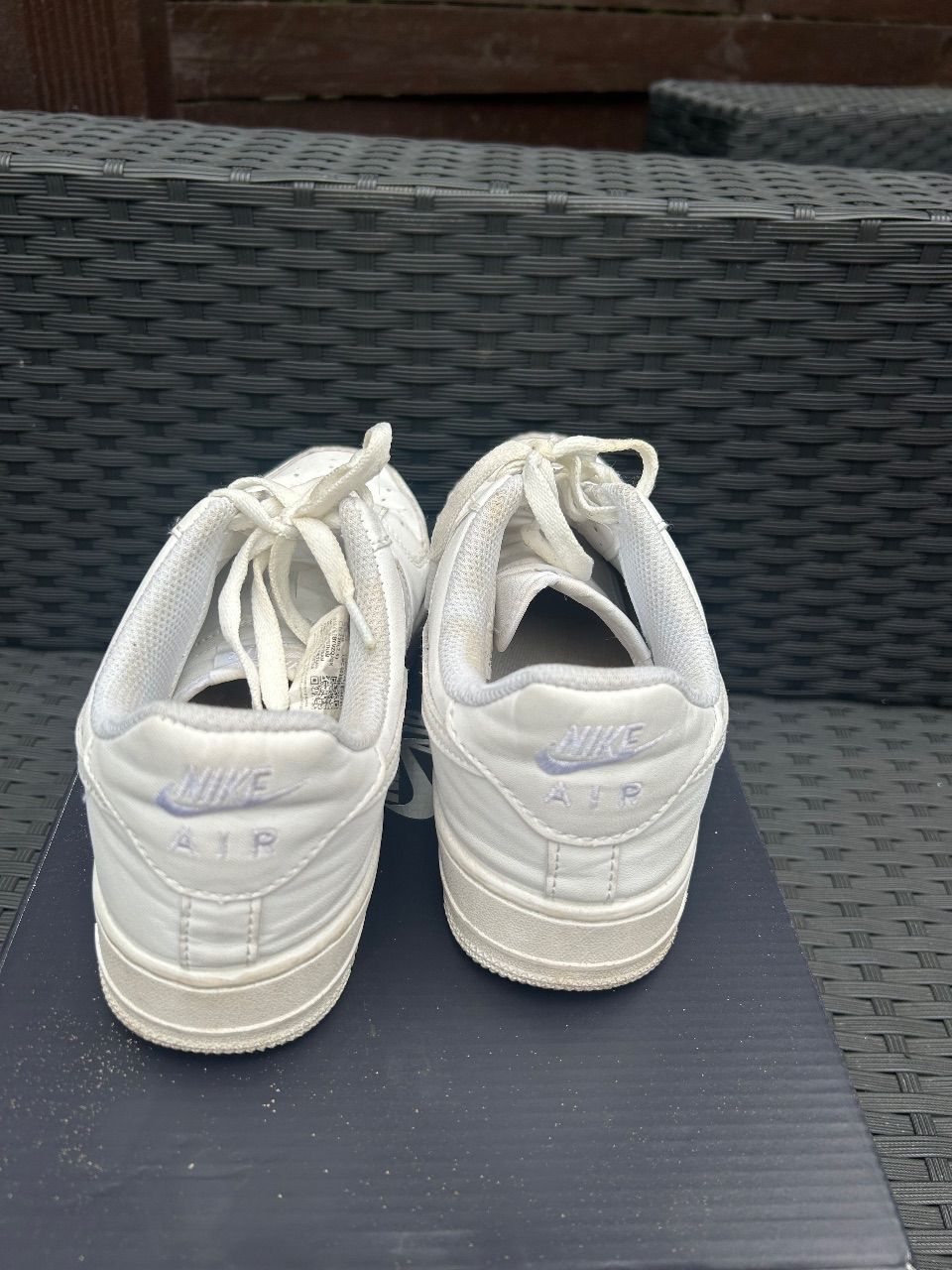 nik weiße getragene Nike schuhe  Size 40