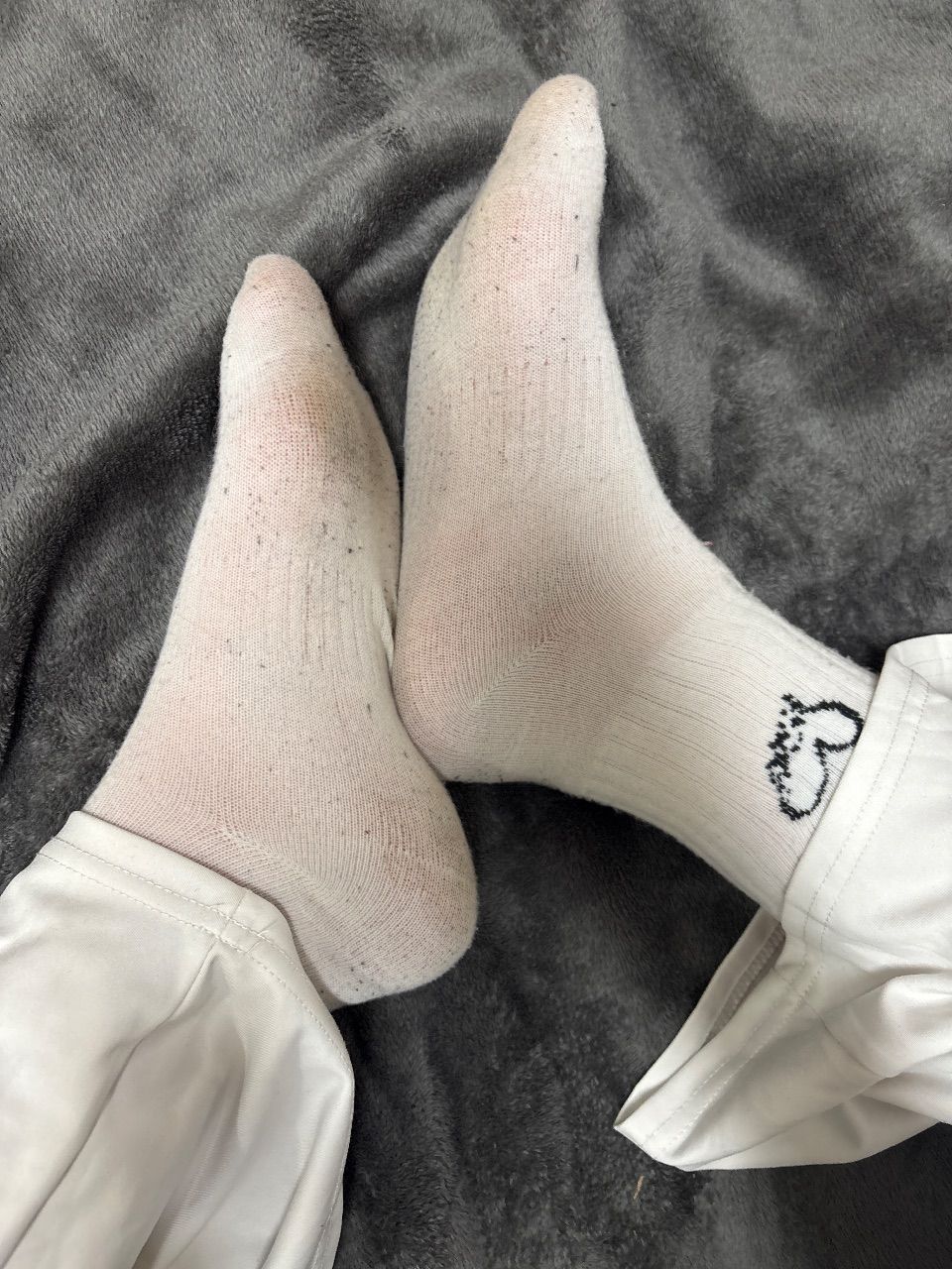 Socken mit Herzsymbol an der Seite 