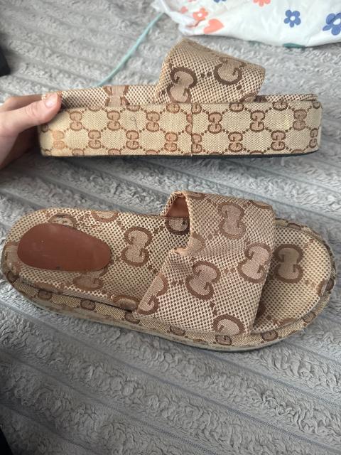 Gucci slides Size 38