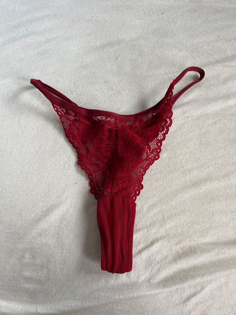 Roter getragener Tanga  Size XS