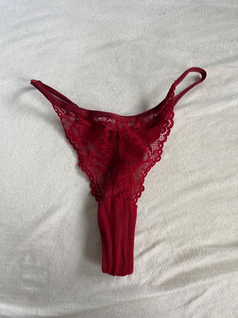 Roter getragener Tanga Size XS