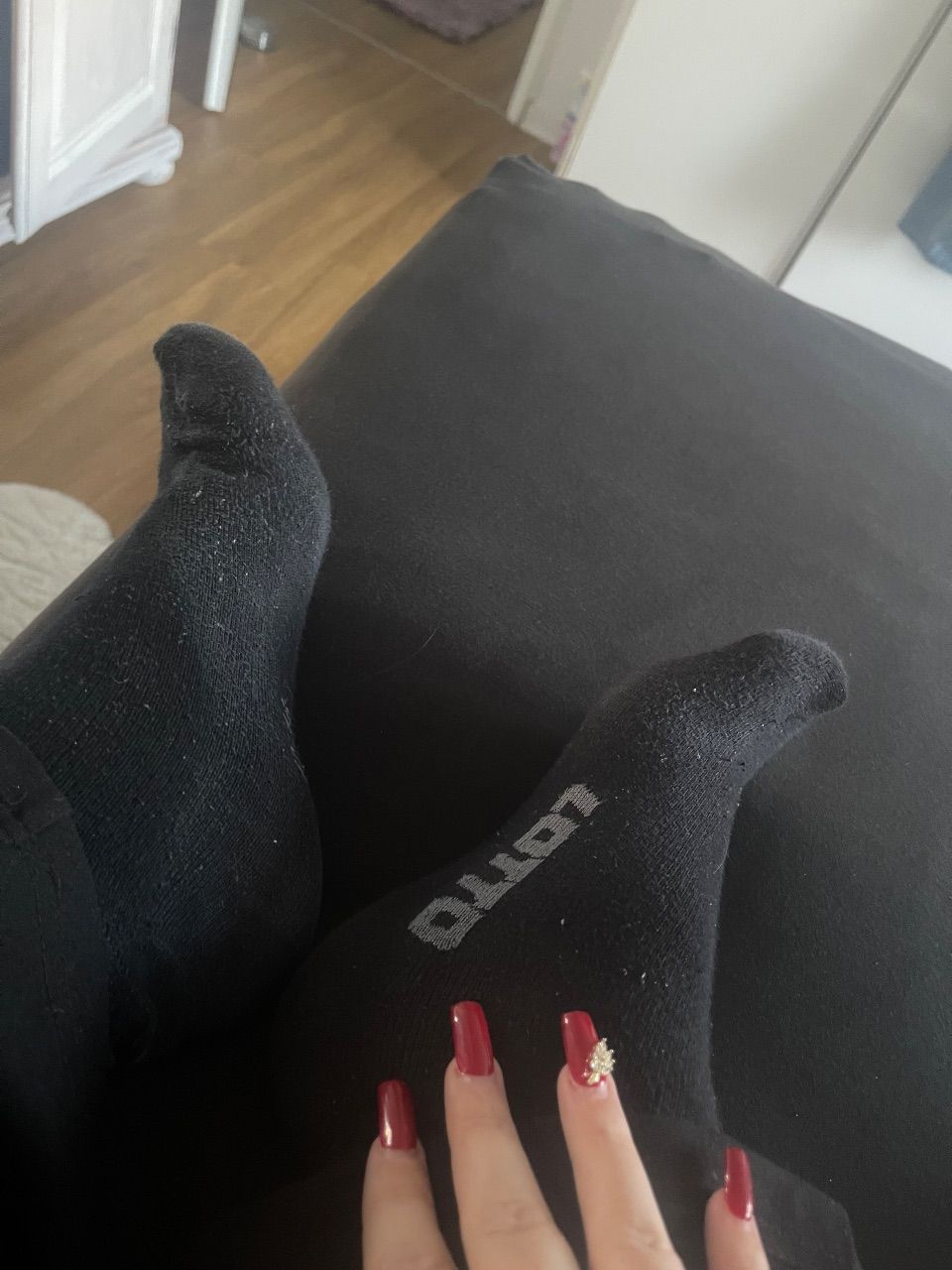 Ohne Marke getragene Socken 
