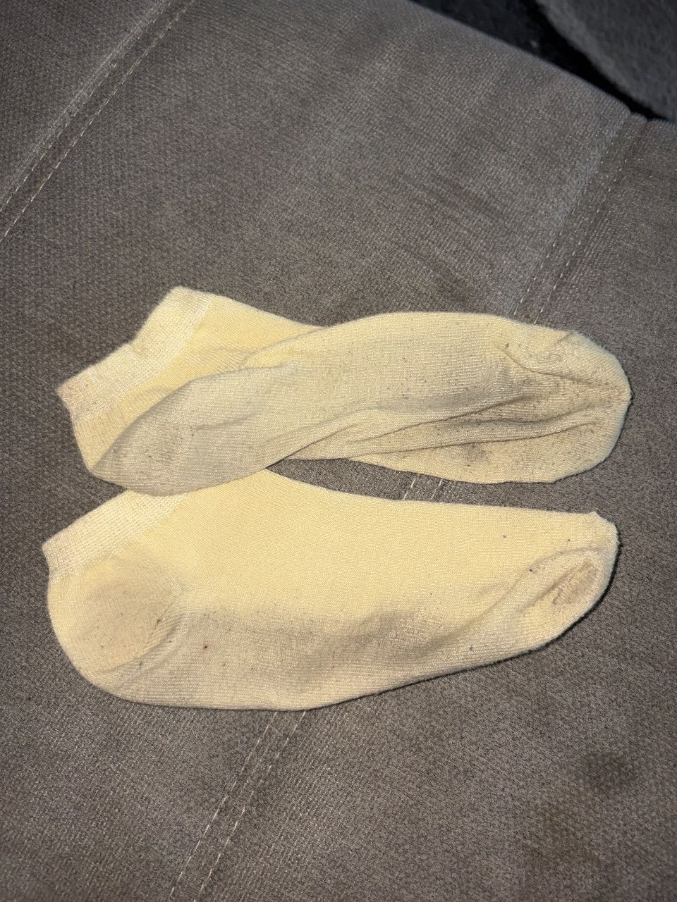 Getragene gelbe Socken Size 42
