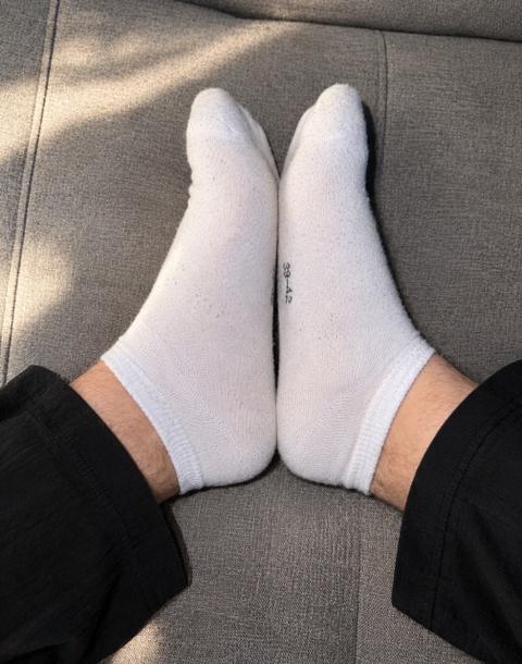 Weiße getragene Socken Size 42