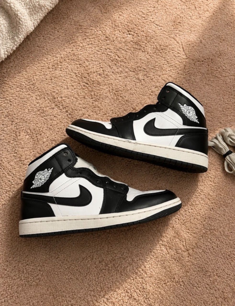 Jordan  Nike Air Jordan 1 Mid Schwarz/Weiß Size 39