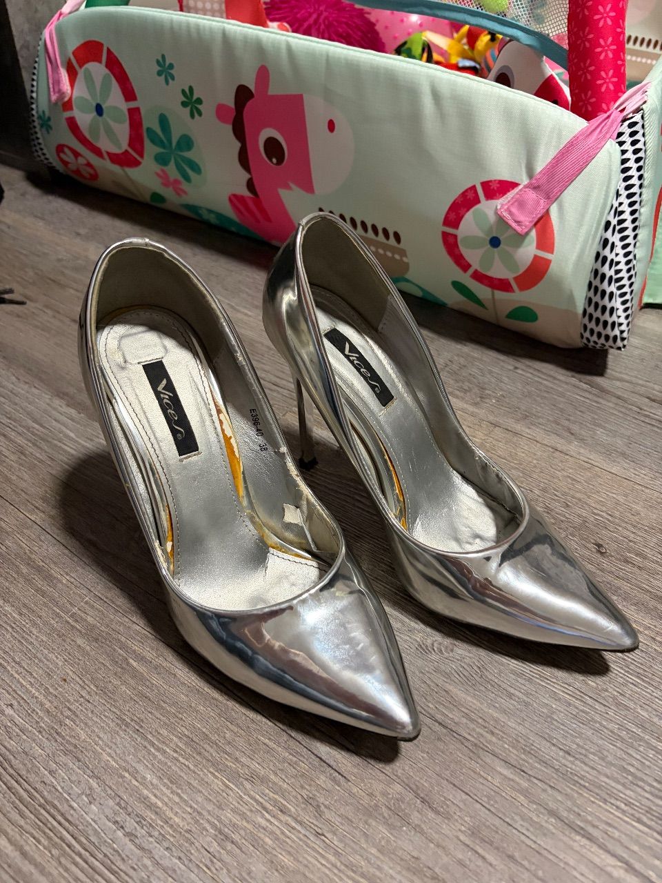 Vices Sehr abgenutzte High Heels Size 38
