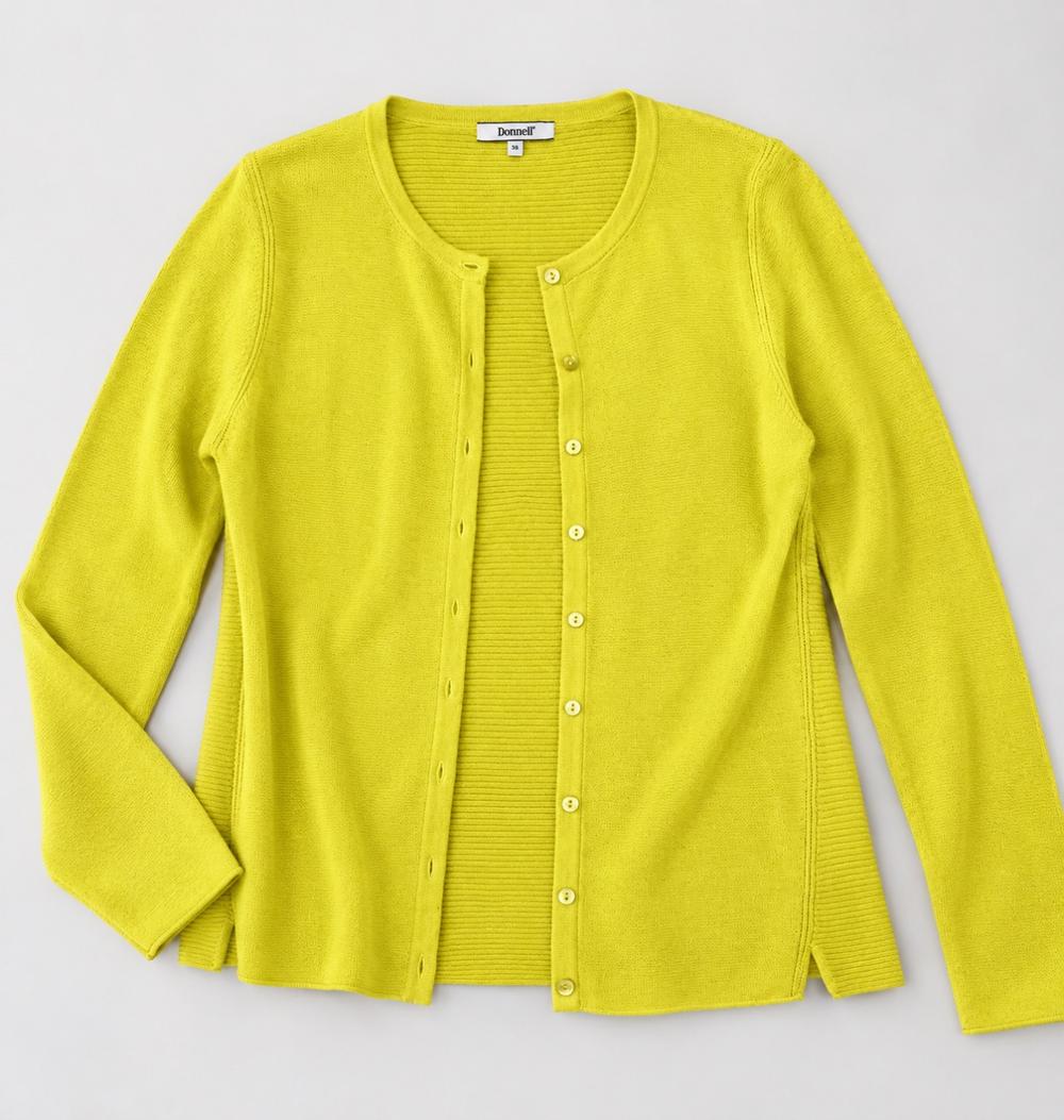 Gelbe Strickjacke
