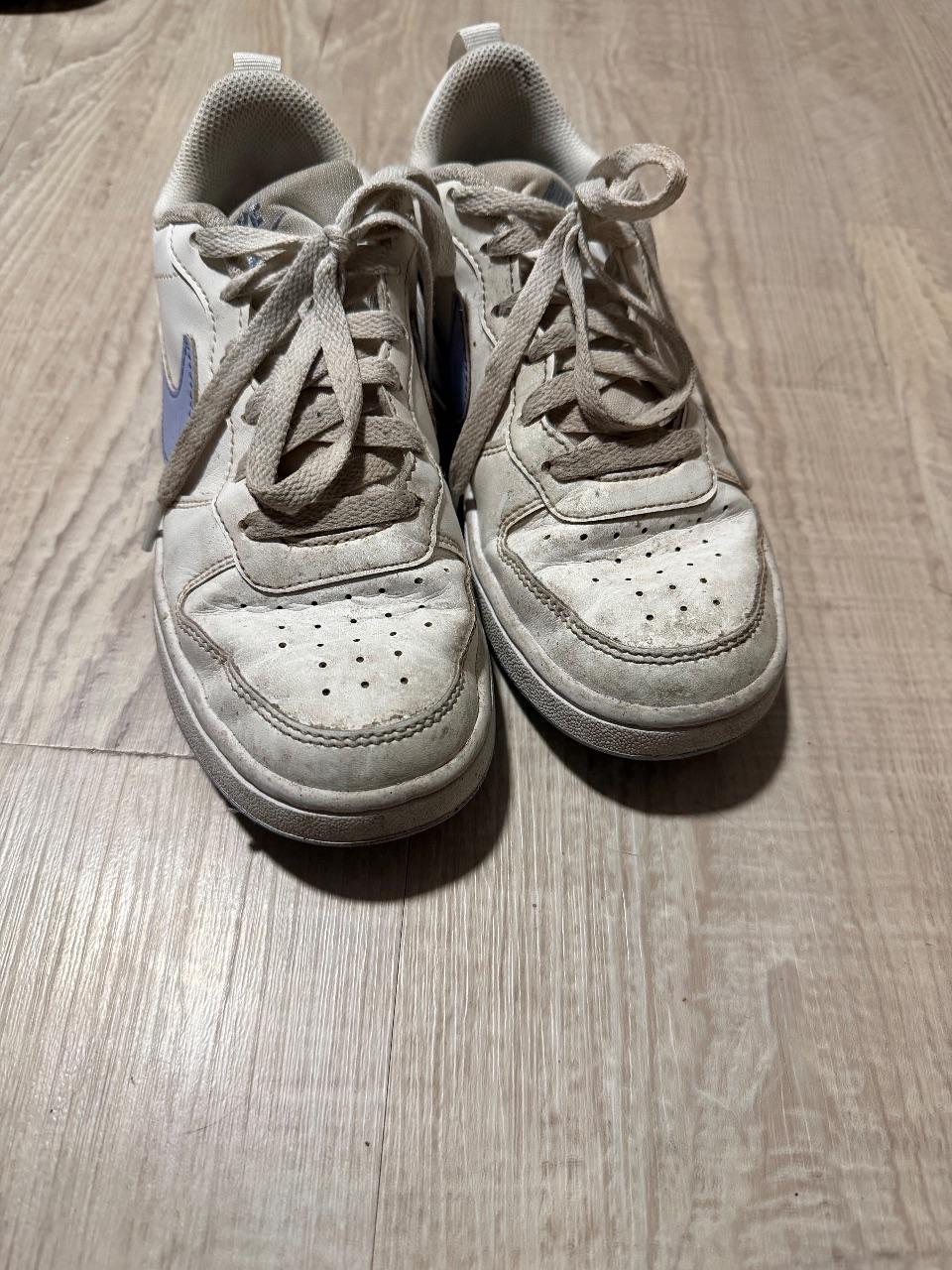 Getragene Nike Sneaker