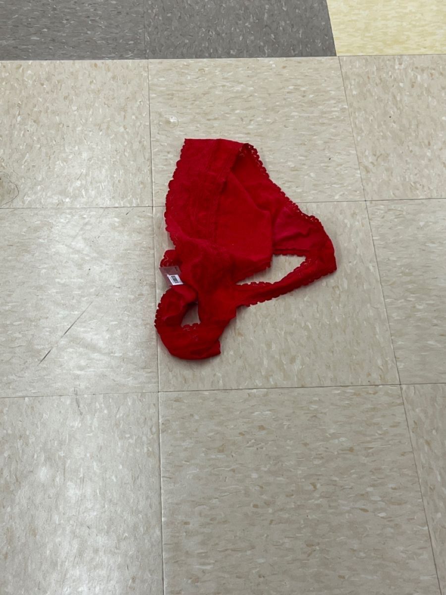 Roter Getragener Tanga 