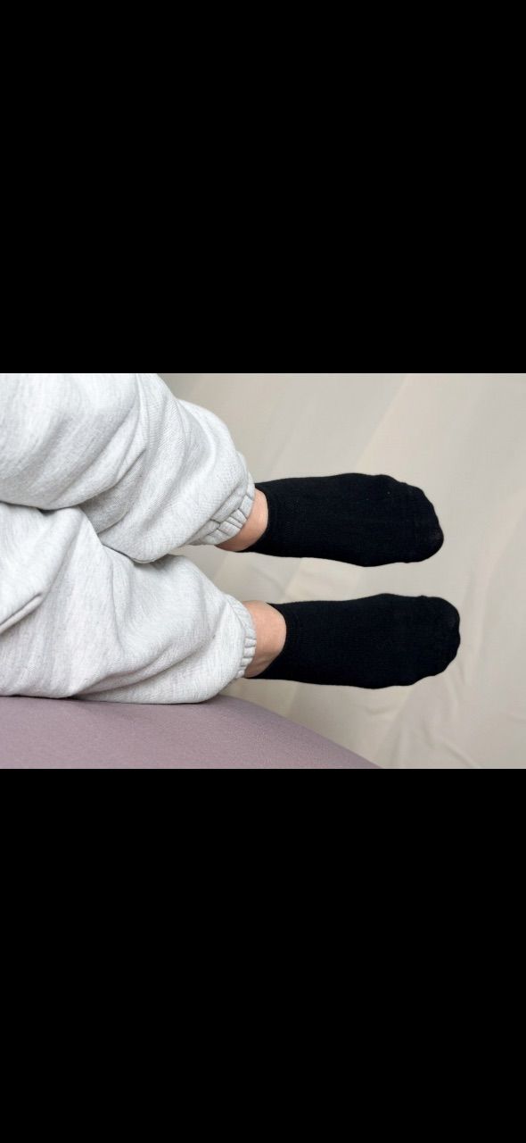 Schwarze getragene Socken 