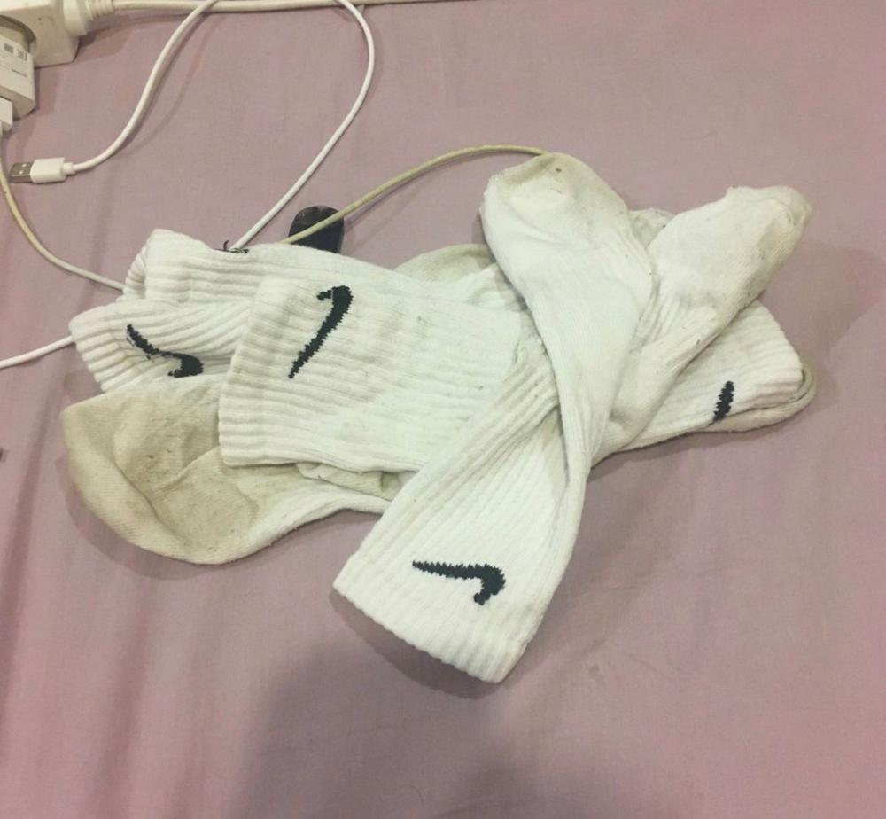 2 Paar getragene nike socken
