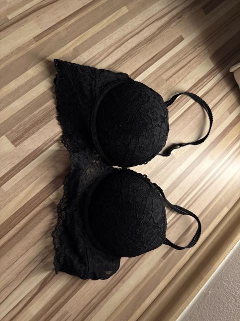 Schwarzer spitzen-Bh mit Push up Size S