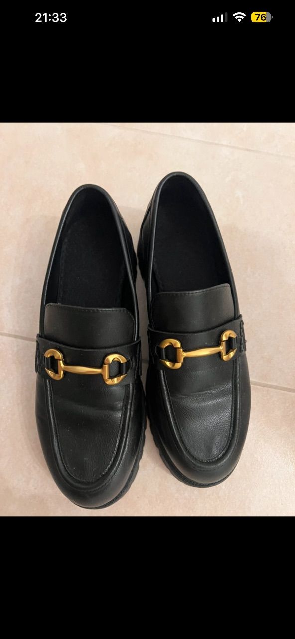 Deichmann Schwarze Loafer mit Gold Detail  Size 41
